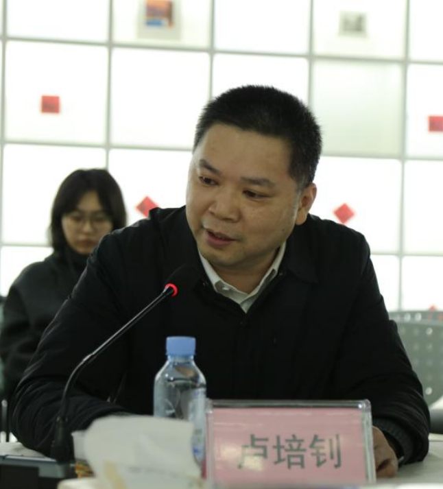 PA视讯官方网站党委委员、副总经理、总编辑卢培钊作指导讲话