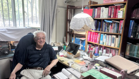 著名辞书专家周明鉴向广西科学技术出版社捐赠藏书